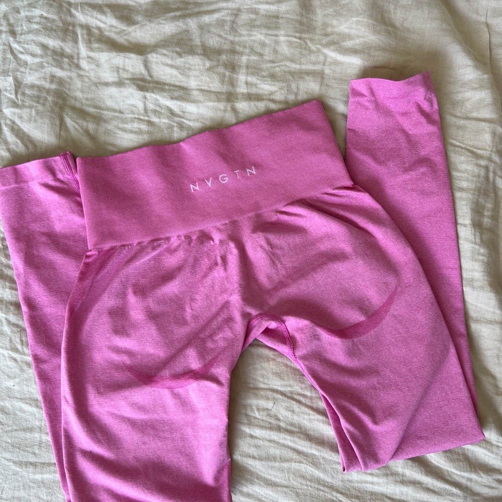 NVGTN Bright Bubblegum Pink Leggings